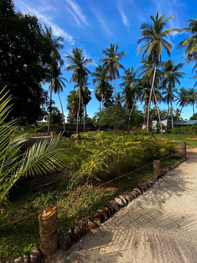 Elena Garden Resort And Restaurant Тринкомали Экстерьер фото
